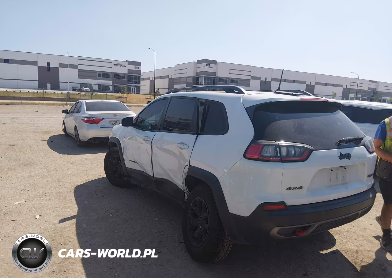 2019 Jeep Cherokee Trailhawk Elite 4X4 VIN:1C4PJMBX0KD329712 - 3