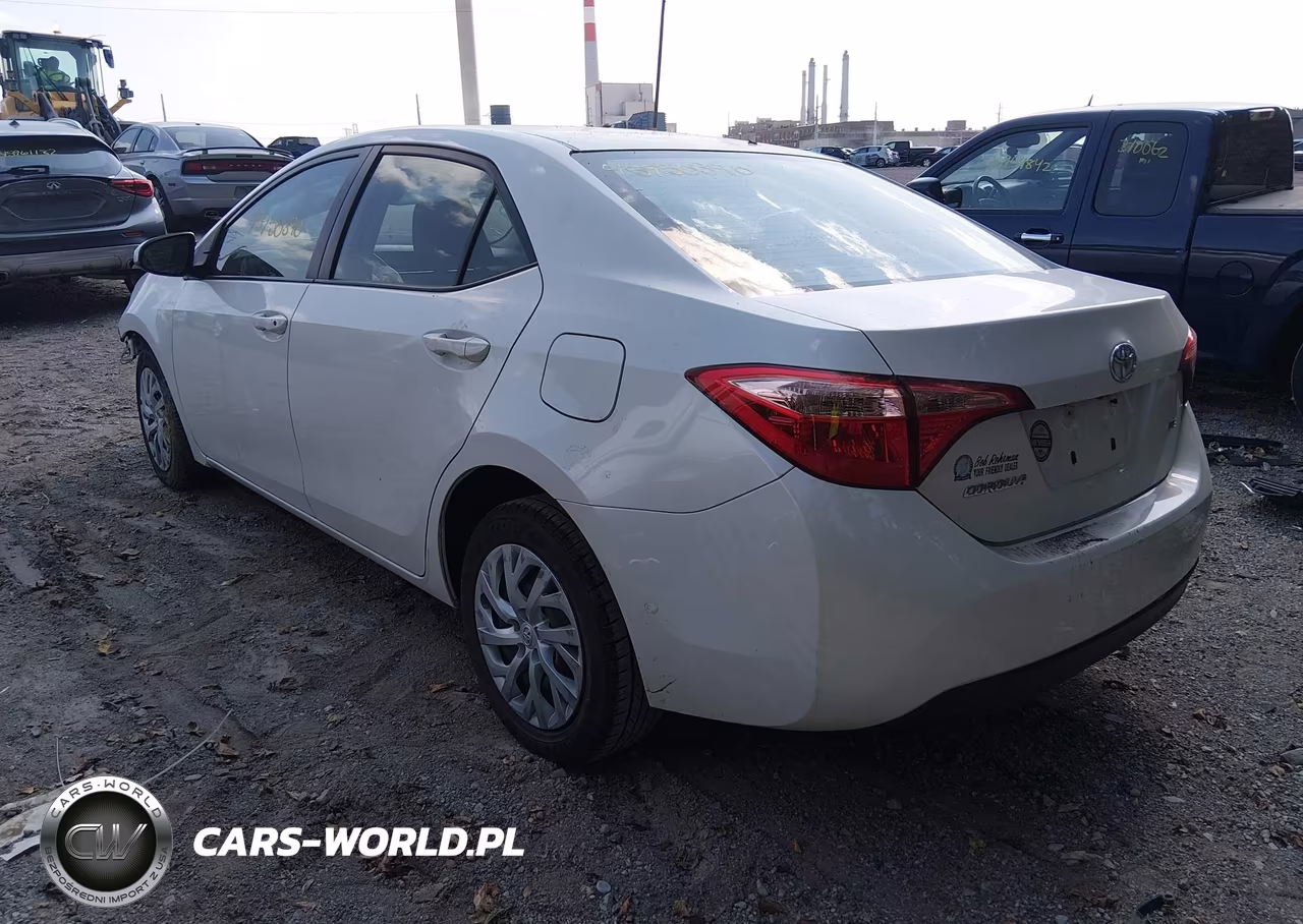 2017 Toyota Corolla Le VIN:5YFBURHEXHP717220 - 3