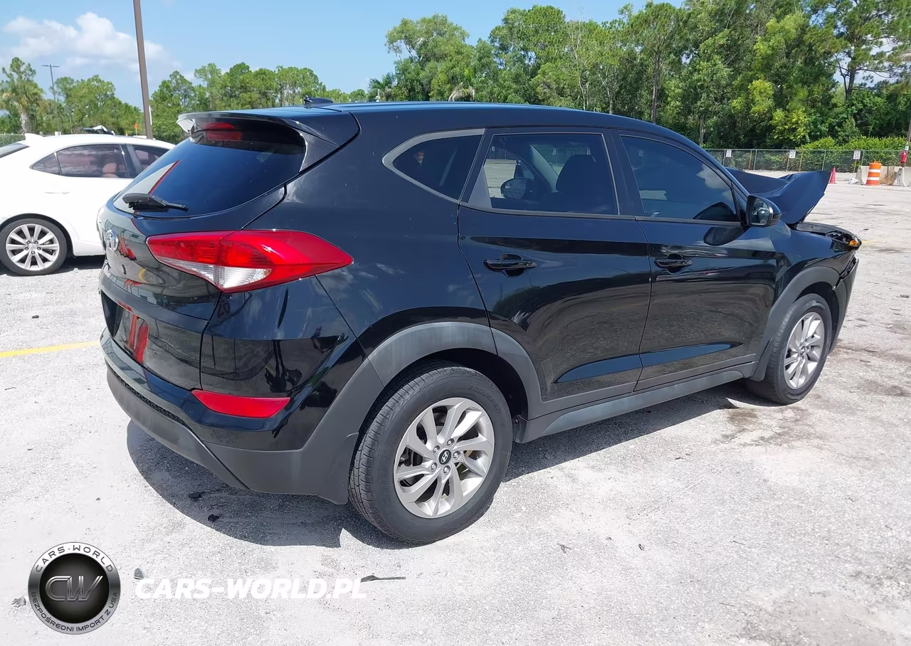 2017 Hyundai Tucson Se VIN:KM8J23A47HU300538 - 4