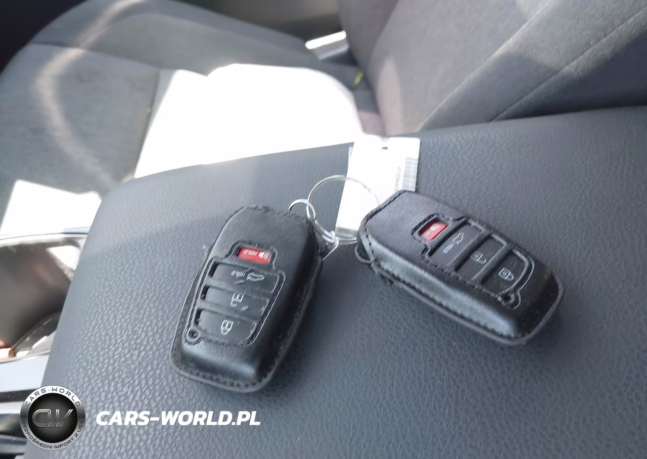 2025 Toyota Camry Le VIN:4T1DAACK1SU094690 - 11