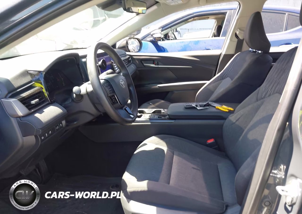 2025 Toyota Camry Le VIN:4T1DAACK1SU094690 - 17