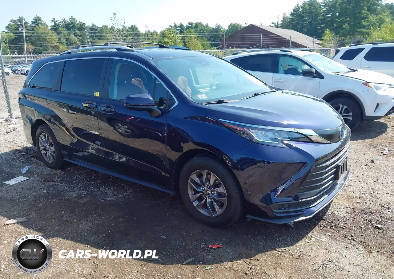 2023 Toyota Sienna Le