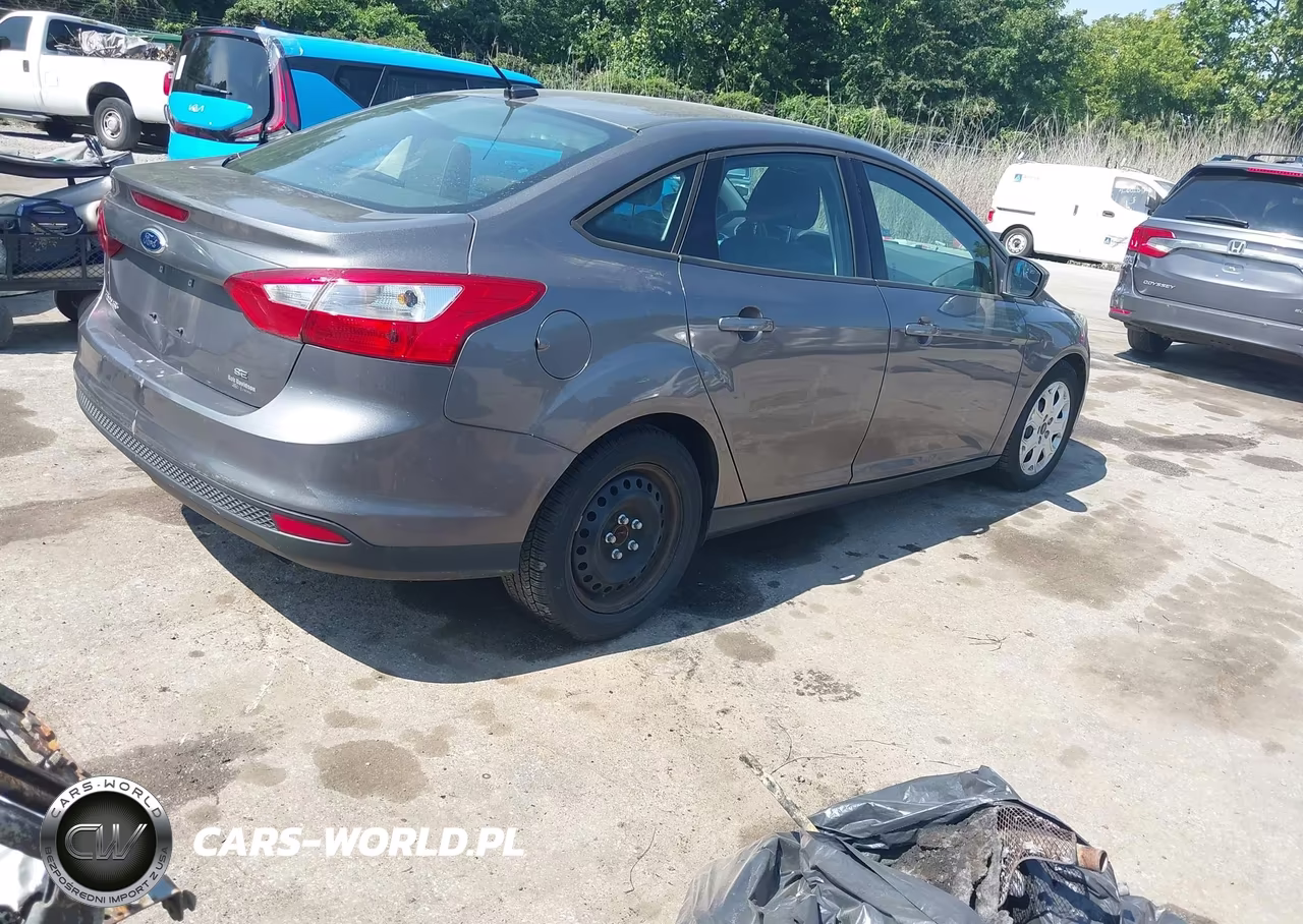 2012 Ford Focus Se VIN:1FAHP3F28CL445023 - 4