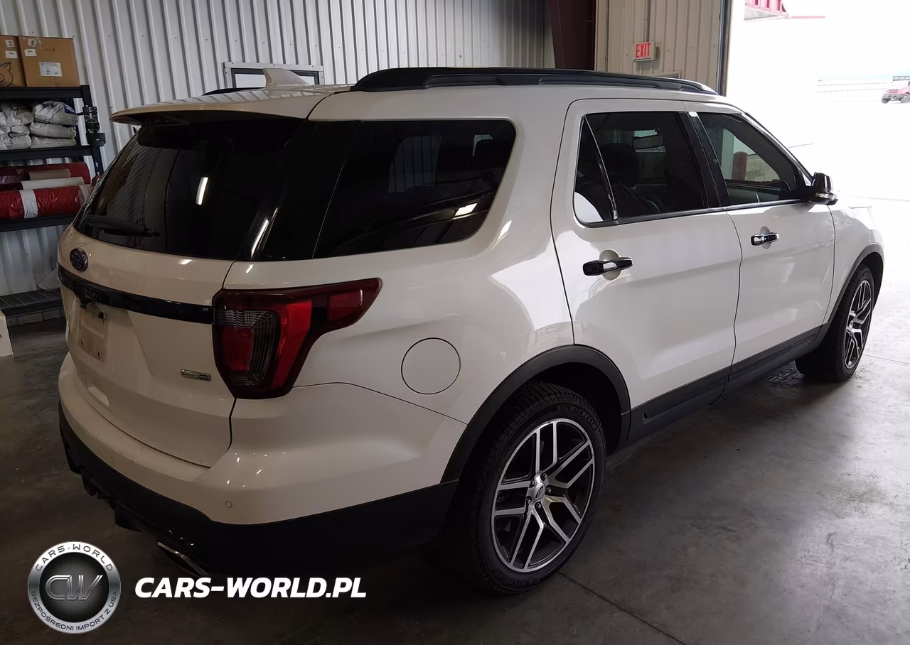 2016 Ford Explorer Sport VIN:1FM5K8GT8GGA70728 - 4
