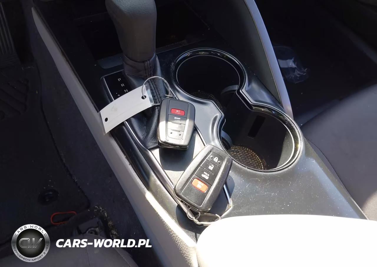 2018 Toyota Camry Le VIN:JTNB11HK4J3040854 - 11