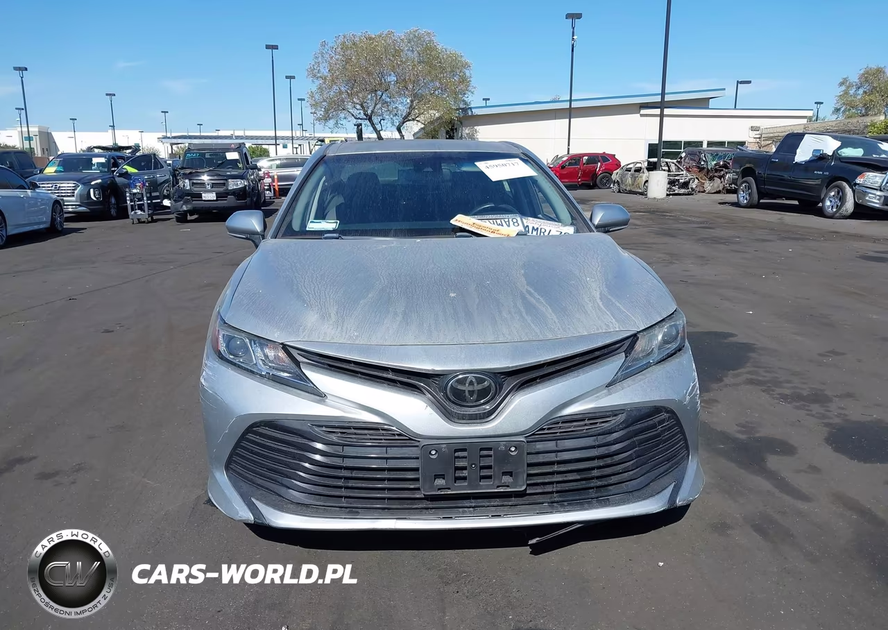 2018 Toyota Camry Le VIN:JTNB11HK4J3040854 - 13