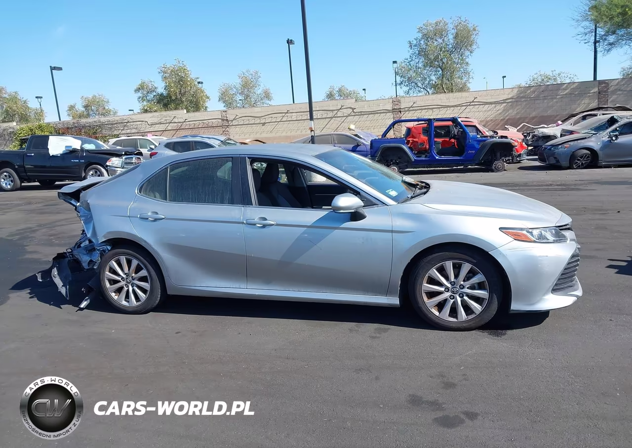 2018 Toyota Camry Le VIN:JTNB11HK4J3040854 - 14