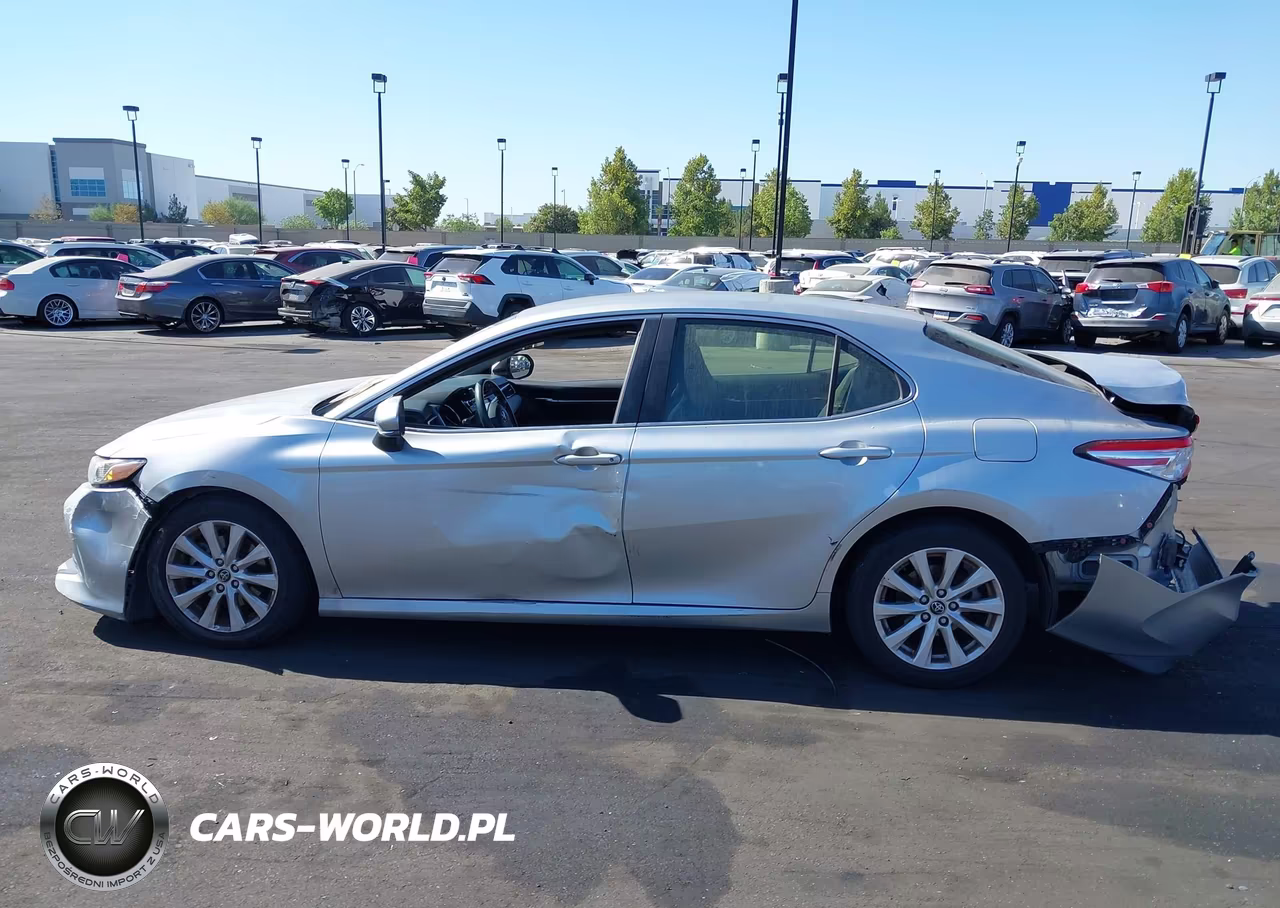 2018 Toyota Camry Le VIN:JTNB11HK4J3040854 - 15