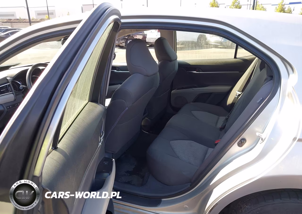 2018 Toyota Camry Le VIN:JTNB11HK4J3040854 - 8