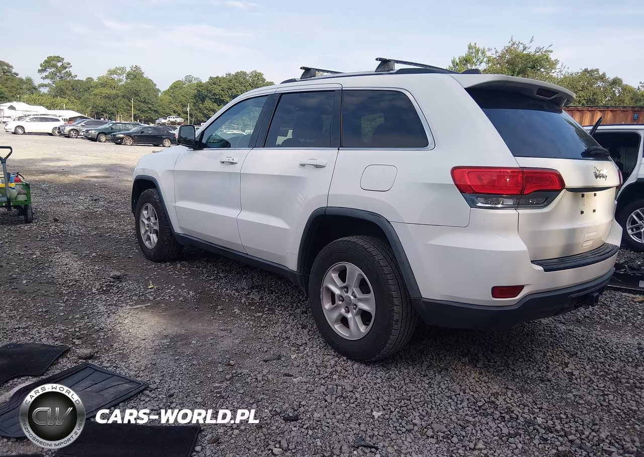 2015 Jeep Grand Cherokee Laredo VIN:1C4RJFAG8FC649748 - 3
