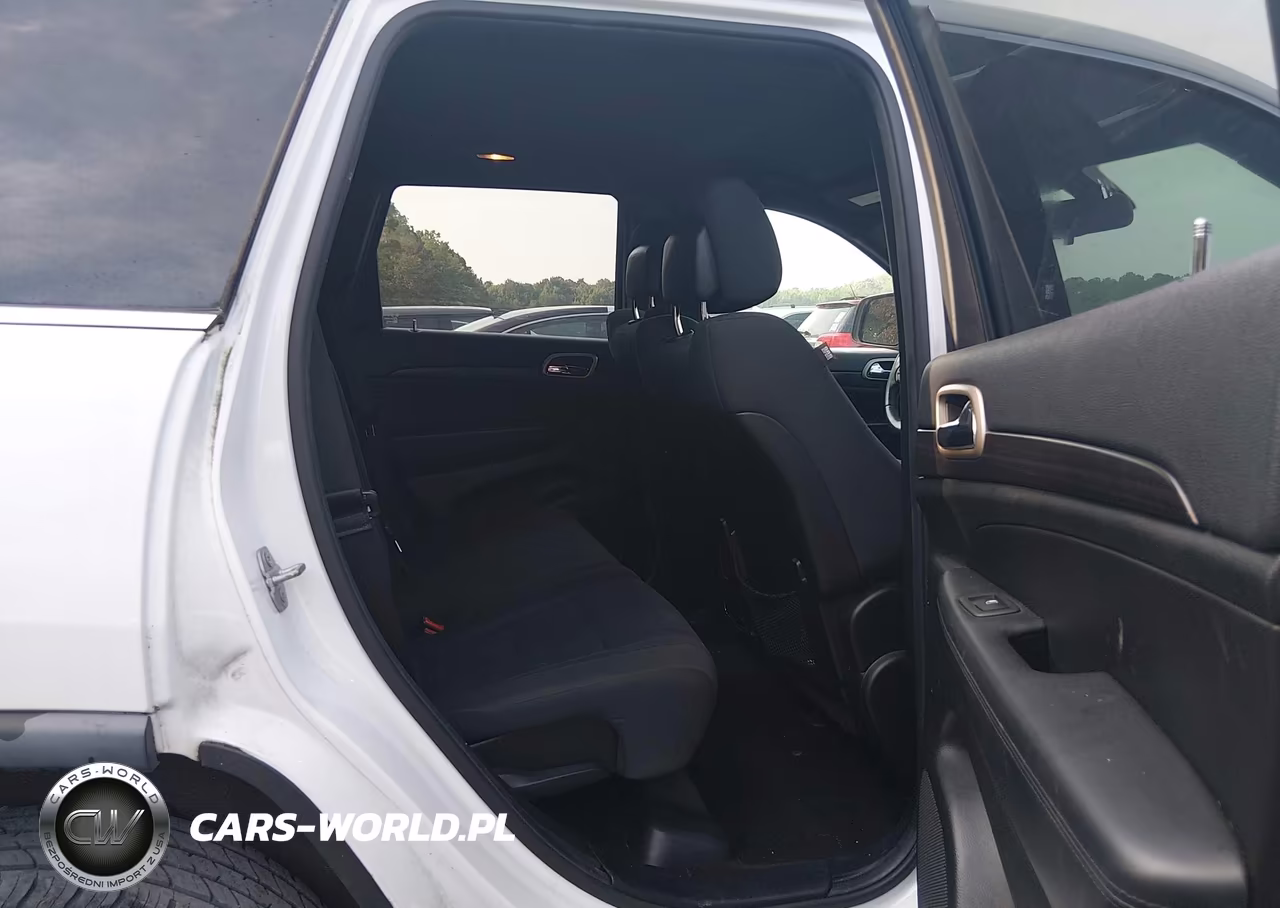 2015 Jeep Grand Cherokee Laredo VIN:1C4RJFAG8FC649748 - 8