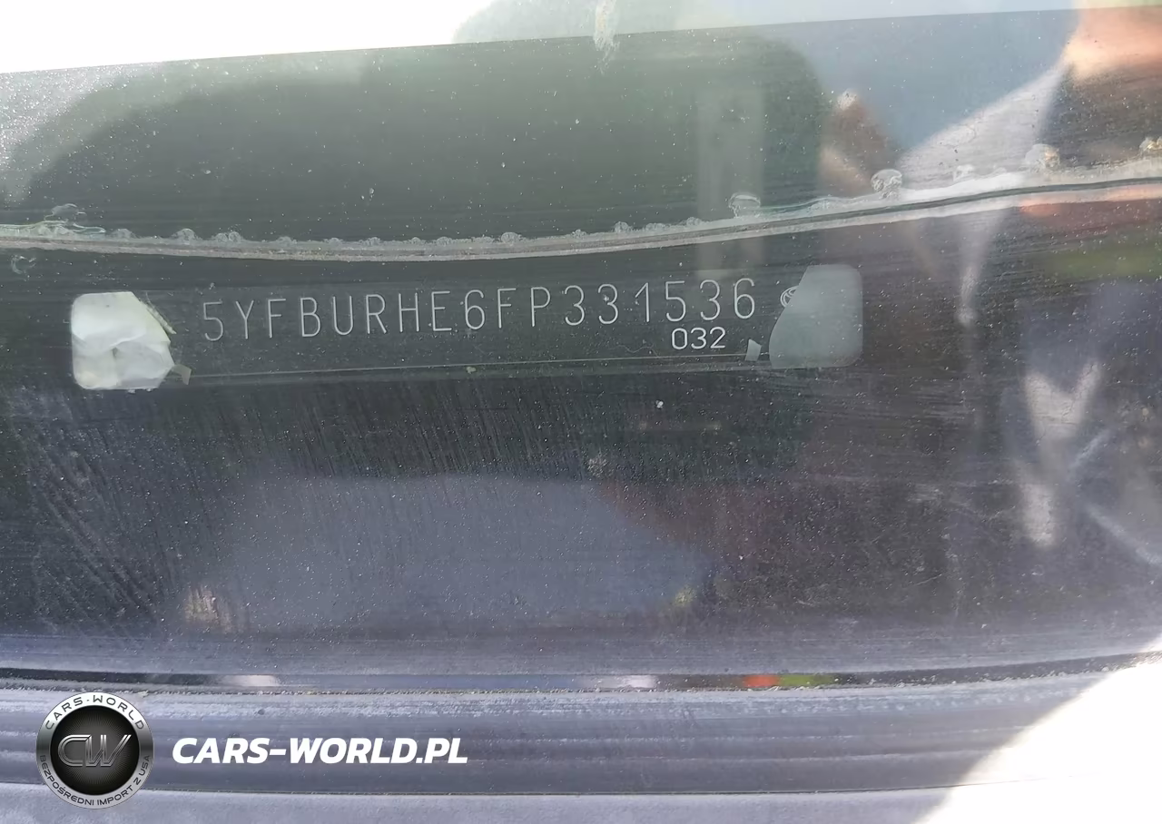 2015 Toyota Corolla S Plus VIN:5YFBURHE6FP331536 - 9
