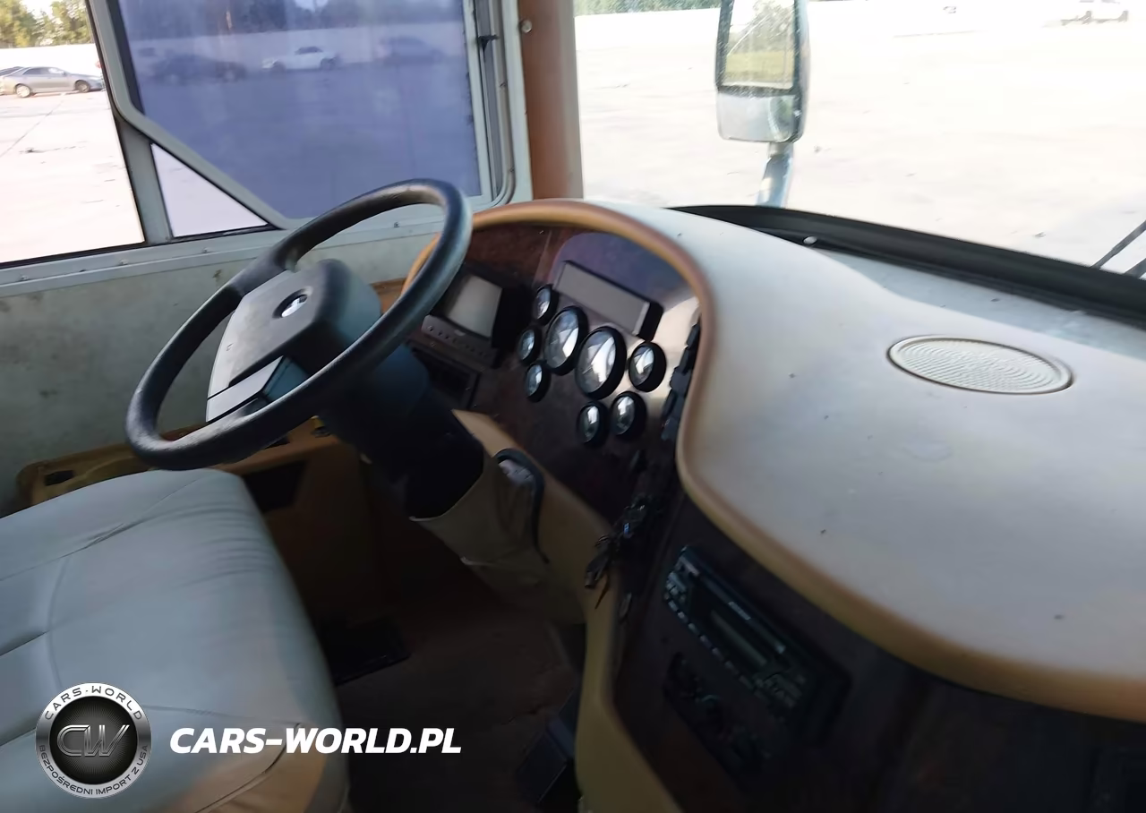 2001 Freightliner Chassis X Line Motor Home VIN:4UZAAHAK01CJ15032 - 12