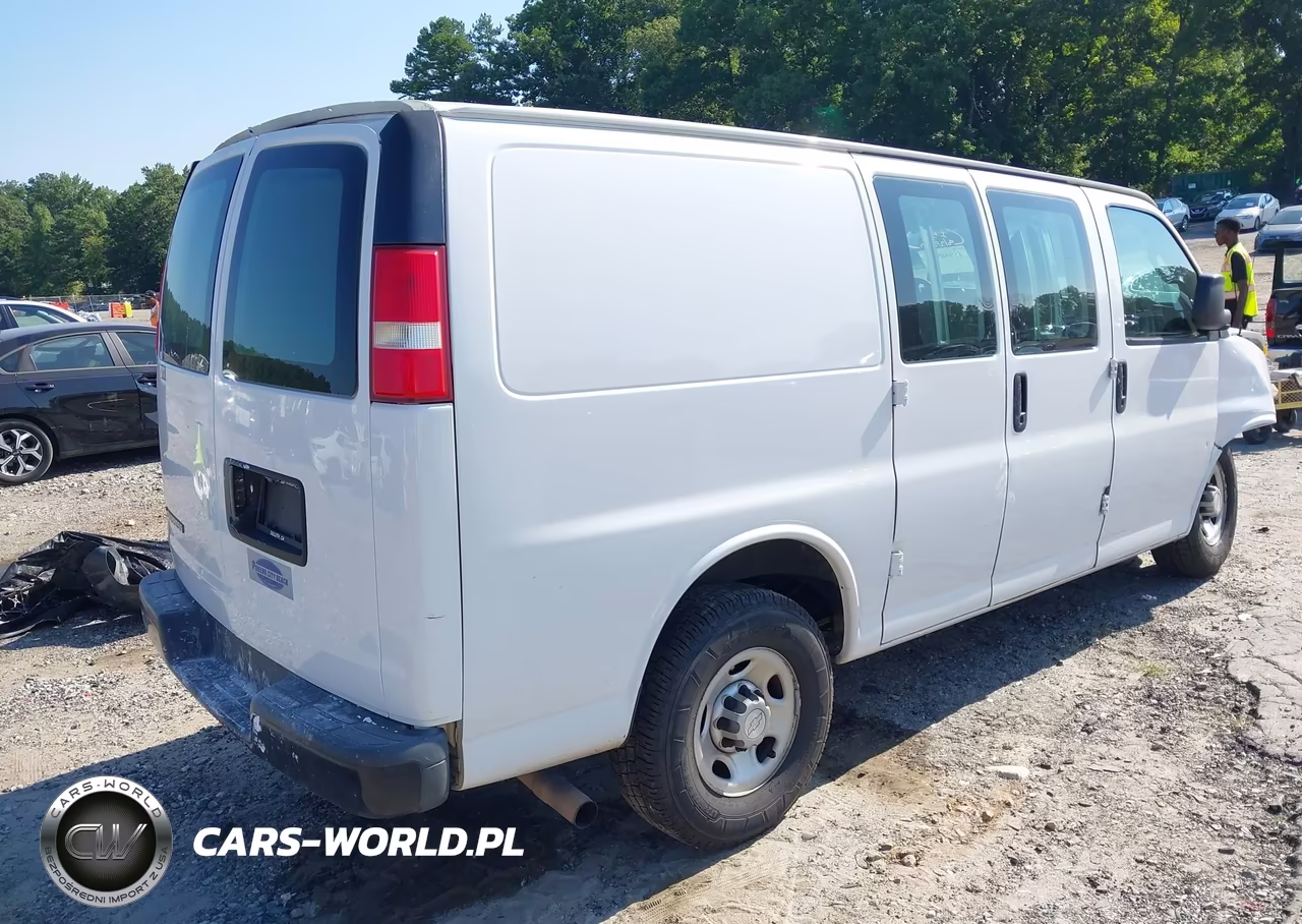2018 Chevrolet Express 2500 Work Van VIN:1GCWGAFG5J1198196 - 4