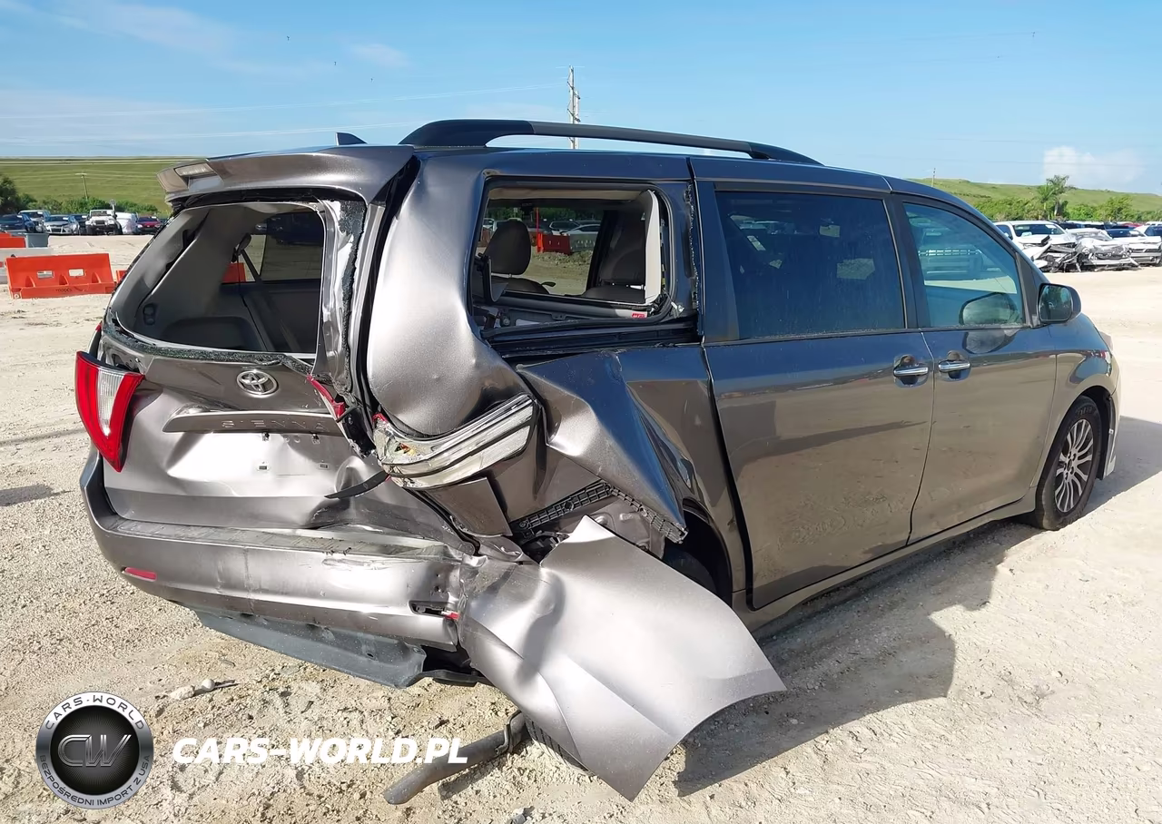 2019 Toyota Sienna Xle 8 Passenger VIN:5TDYZ3DC6KS978792 - 4
