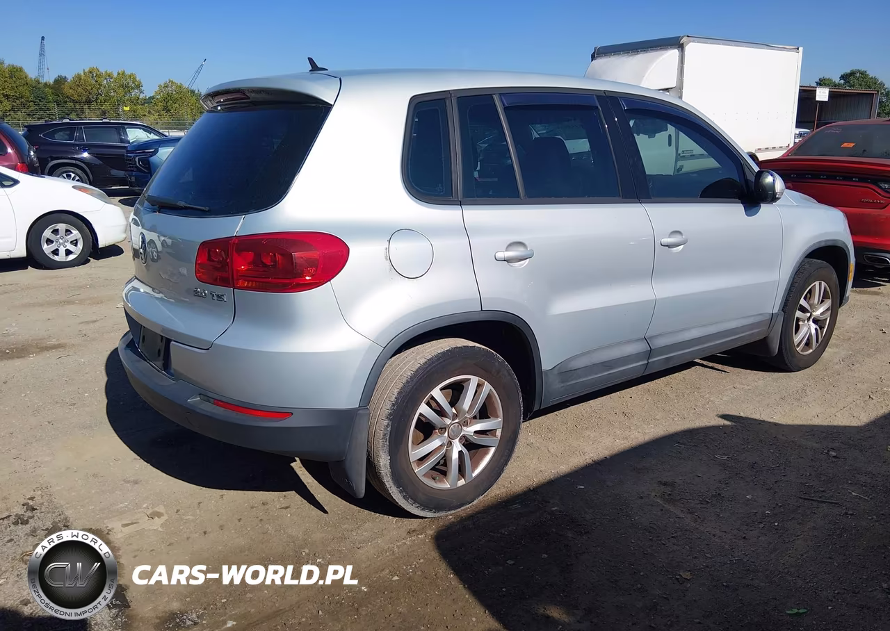 2013 Volkswagen Tiguan S VIN:WVGAV3AX7DW562740 - 4