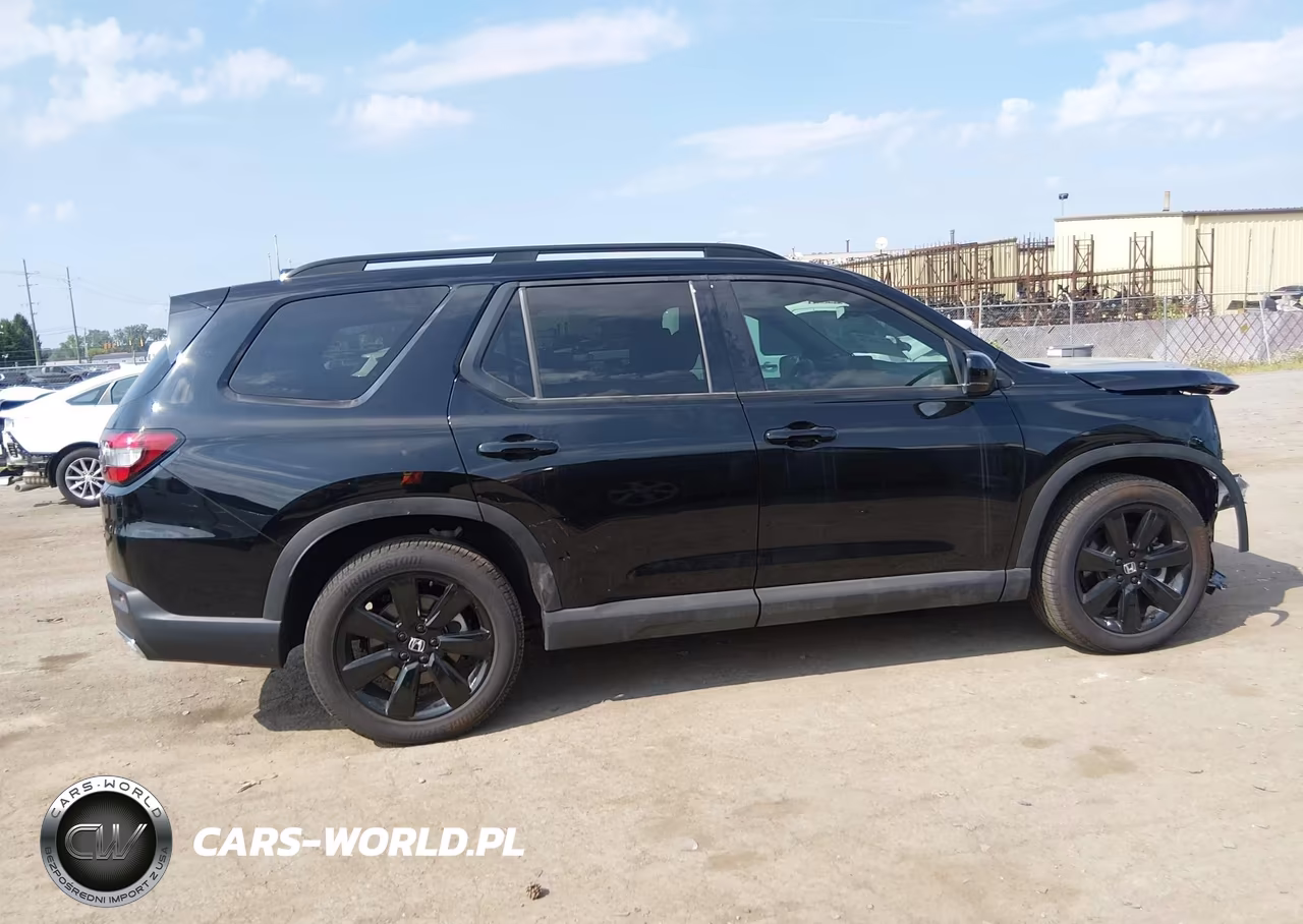 2025 Honda Pilot Black Edition VIN:5FNYG1H93SB065923 - 13