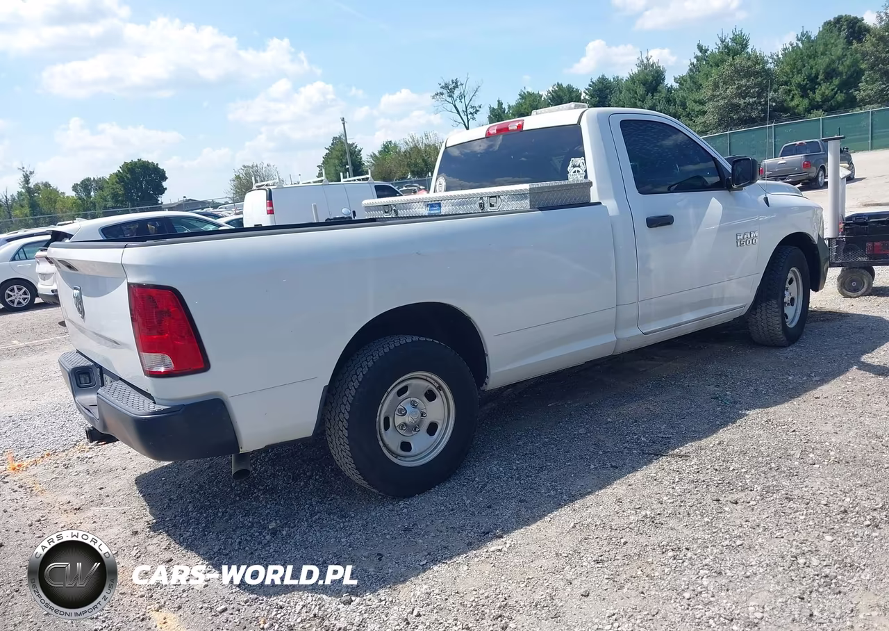2015 Ram 1500 Tradesman VIN:3C6JR6DG3FG567335 - 4