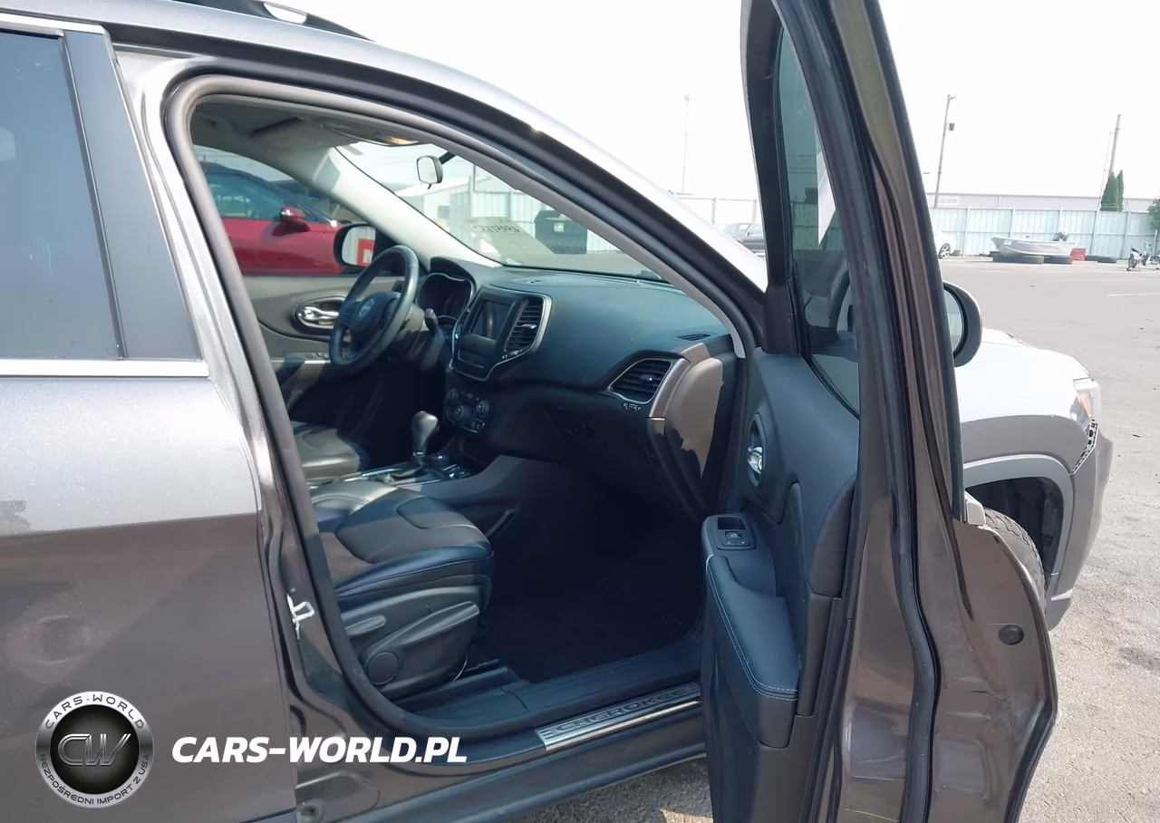 2019 Jeep Cherokee Latitude Plus 4X4 VIN:1C4PJMLN7KD192622 - 5