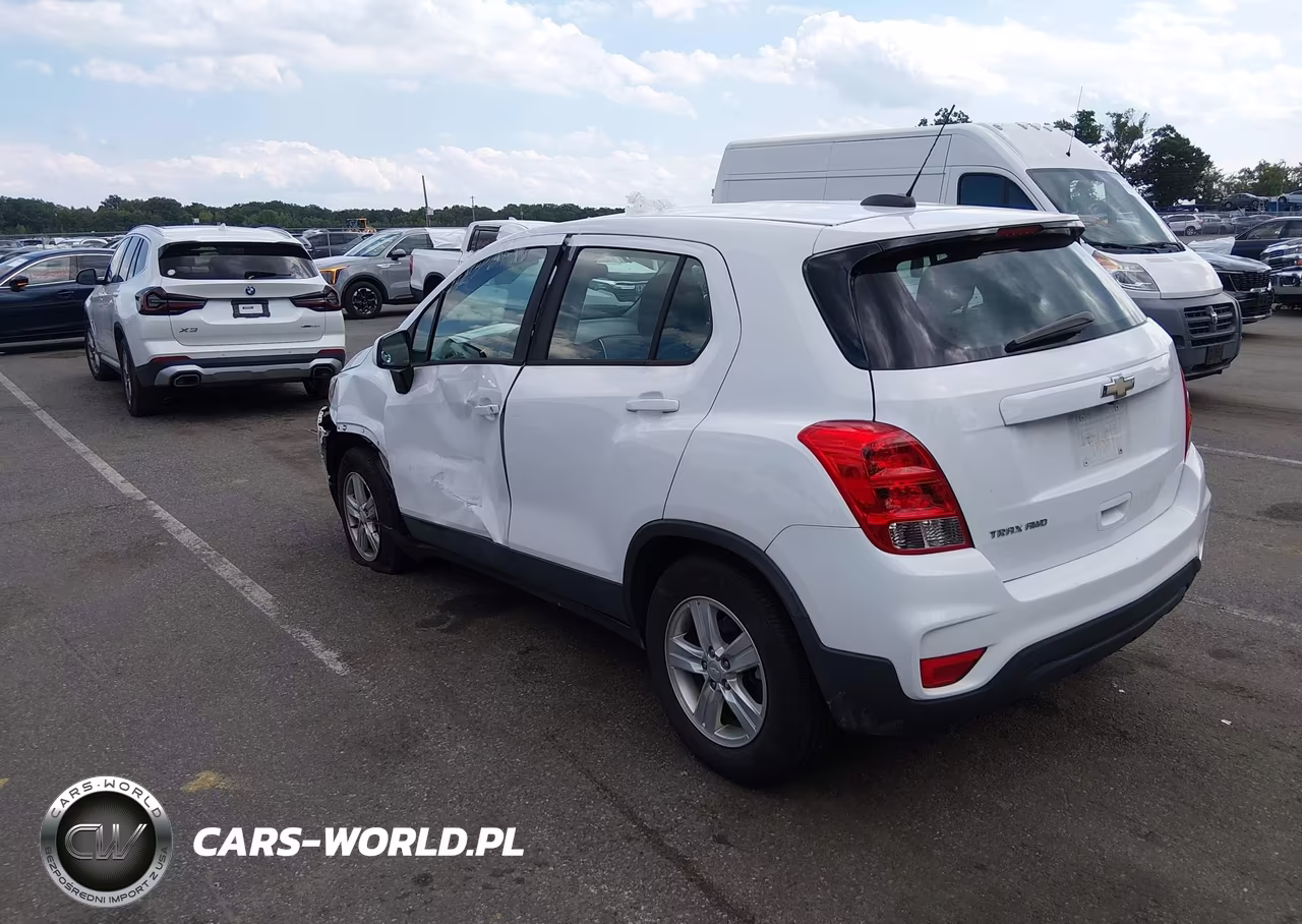 2018 Chevrolet Trax Ls VIN:3GNCJNSB9JL328437 - 3