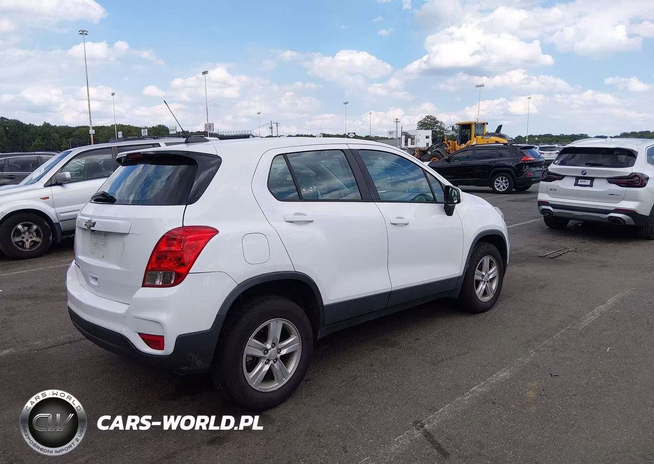 2018 Chevrolet Trax Ls VIN:3GNCJNSB9JL328437 - 4