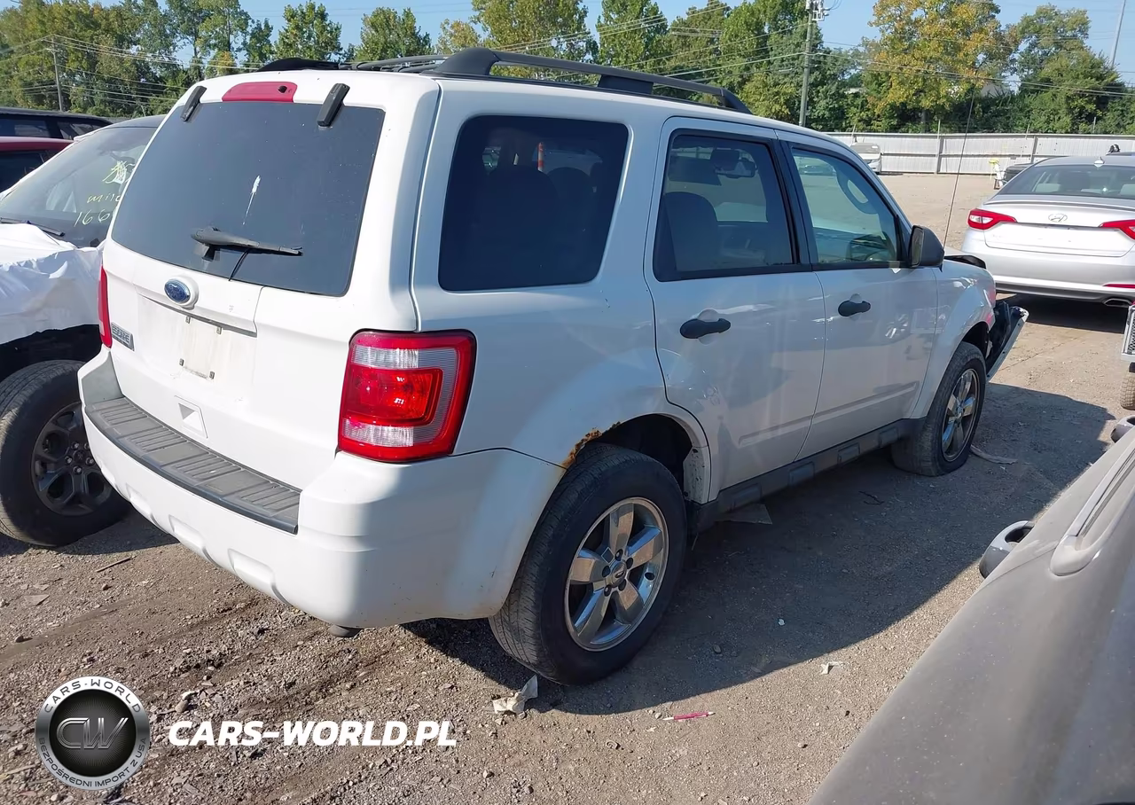2010 Ford Escape Xlt VIN:1FMCU0D7XAKA31962 - 4