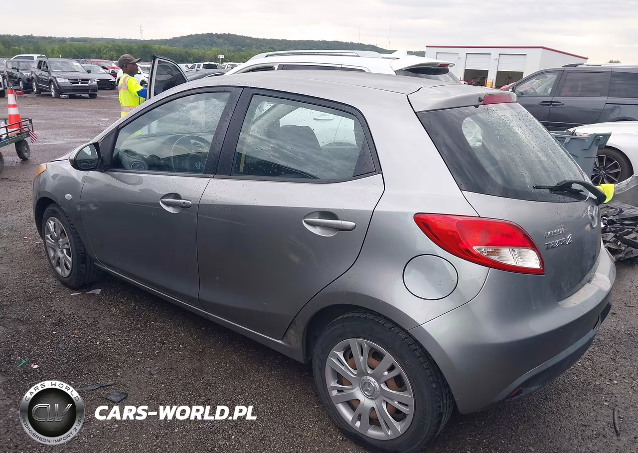 2014 Mazda Mazda2 Sport VIN:JM1DE1KZ4E0179302 - 3