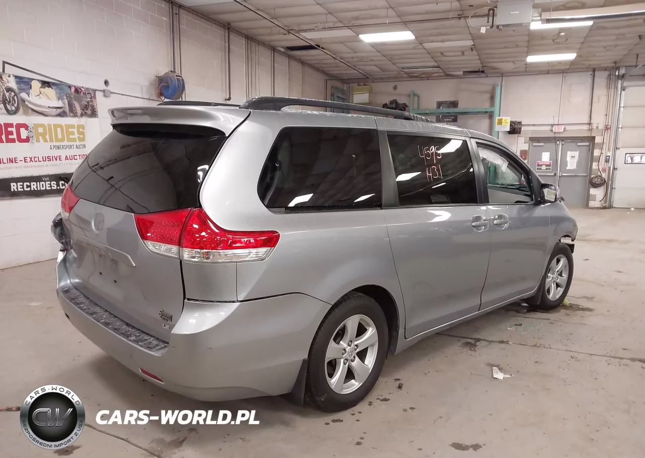 2011 Toyota Sienna Le V6 VIN:5TDKK3DC8BS160944 - 4