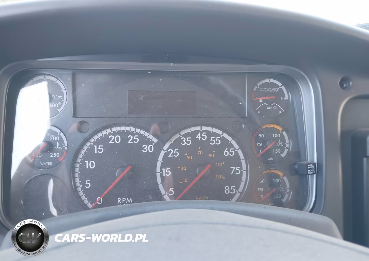 2017 Freightliner M2 106 VIN:1FVACWDT5HHHX3473 - 5