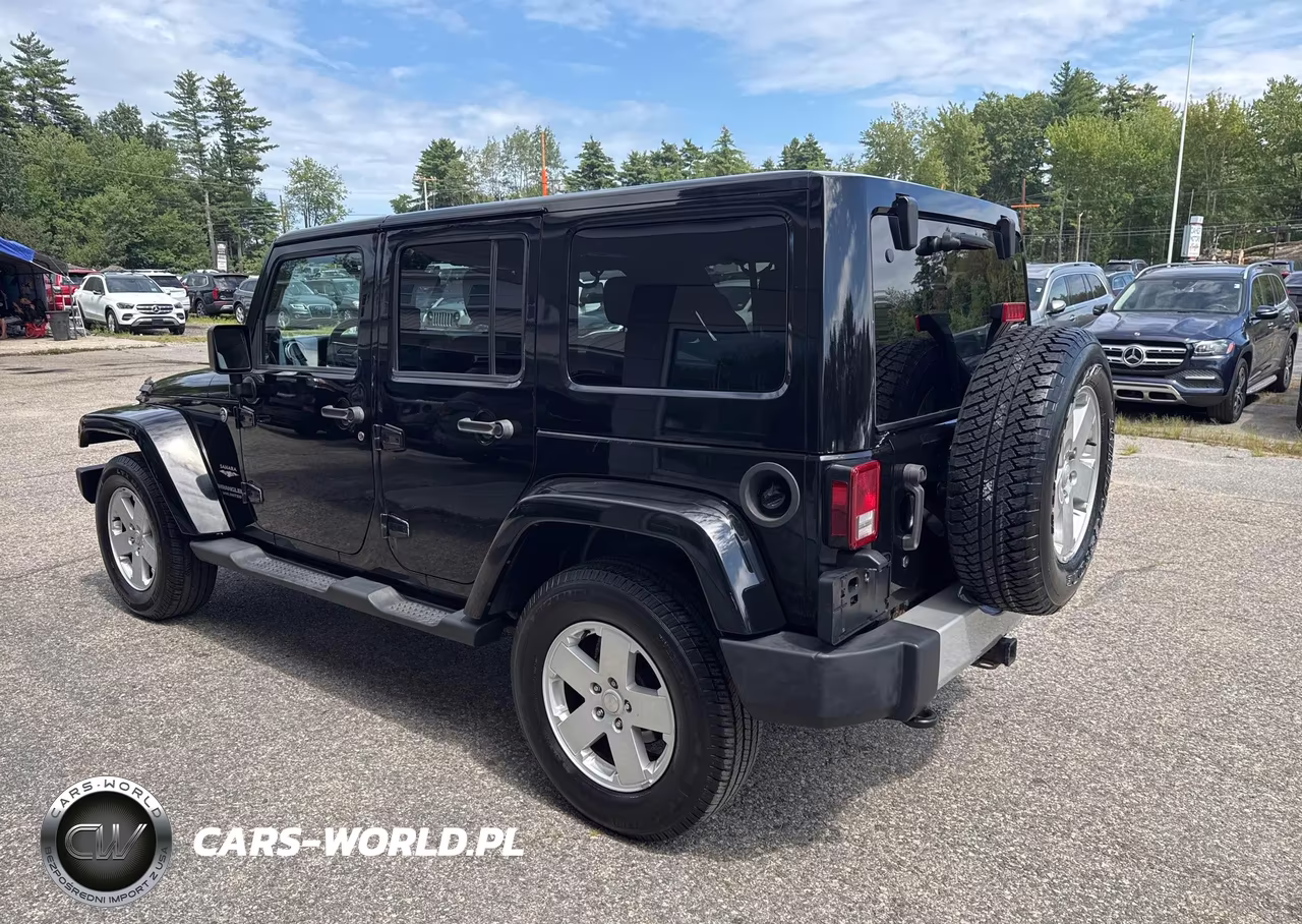 2012 Jeep Wrangler Unlimited Sahara VIN:1C4BJWEG7CL100646 - 3