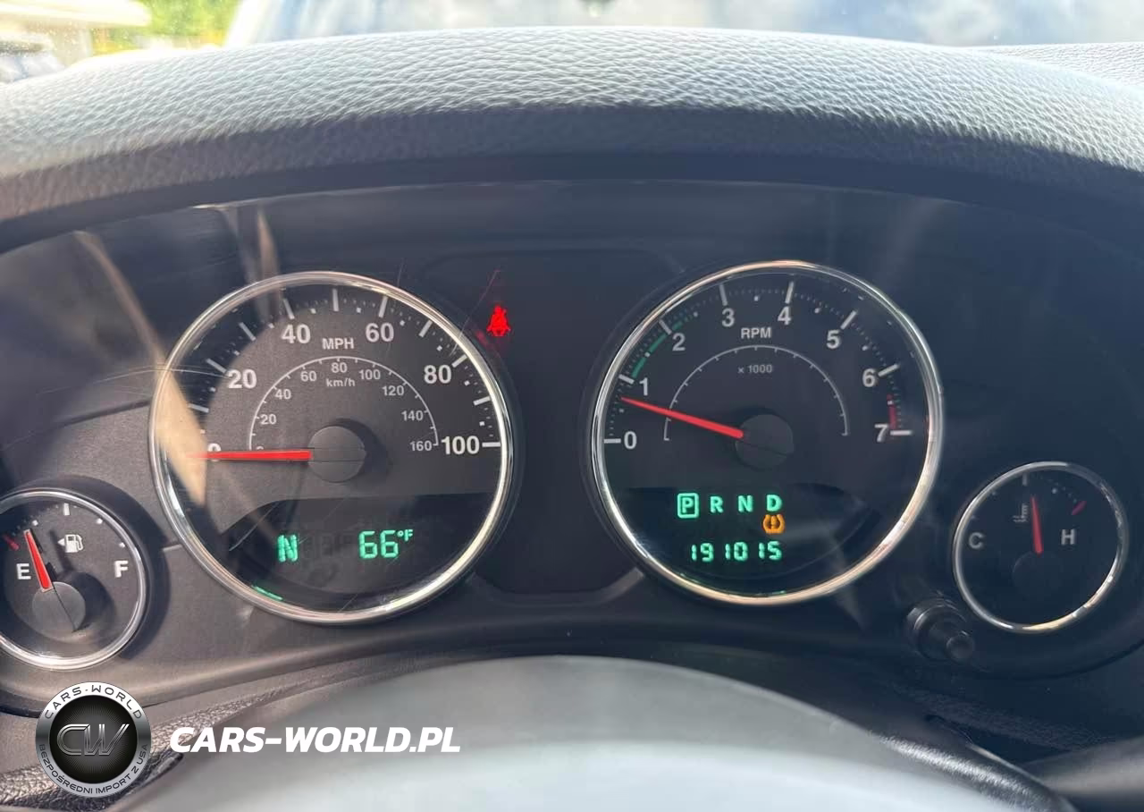 2012 Jeep Wrangler Unlimited Sahara VIN:1C4BJWEG7CL100646 - 7