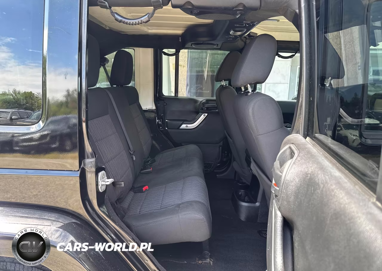 2012 Jeep Wrangler Unlimited Sahara VIN:1C4BJWEG7CL100646 - 8