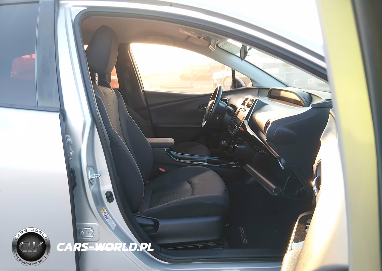 2016 Toyota Prius Three VIN:JTDKARFU5G3026039 - 5