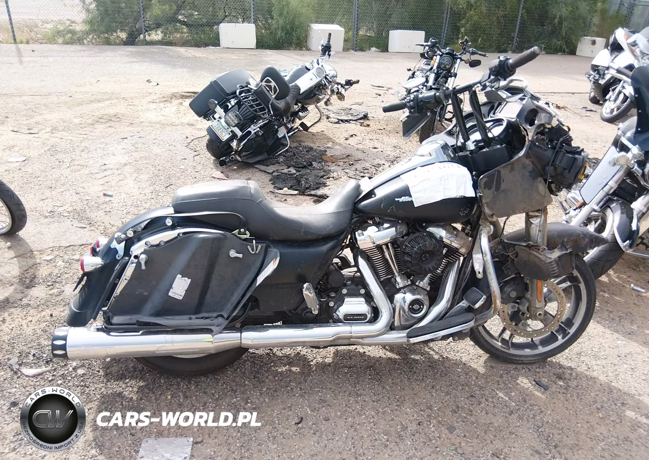 2017 Harley-Davidson Fltrxs Road Glide Special VIN:1HD1KTC38HB659450 - 13