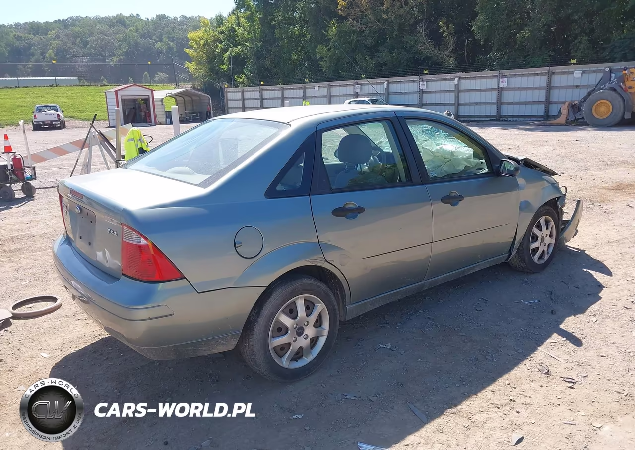 2005 Ford Focus Zx4 VIN:1FAFP34N15W237734 - 4