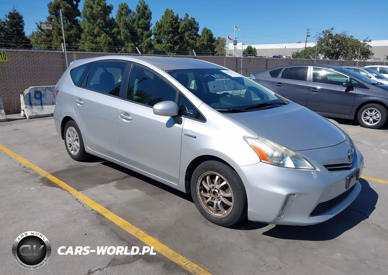 2014 Toyota Prius V Two – zdjęcie 1 z 16