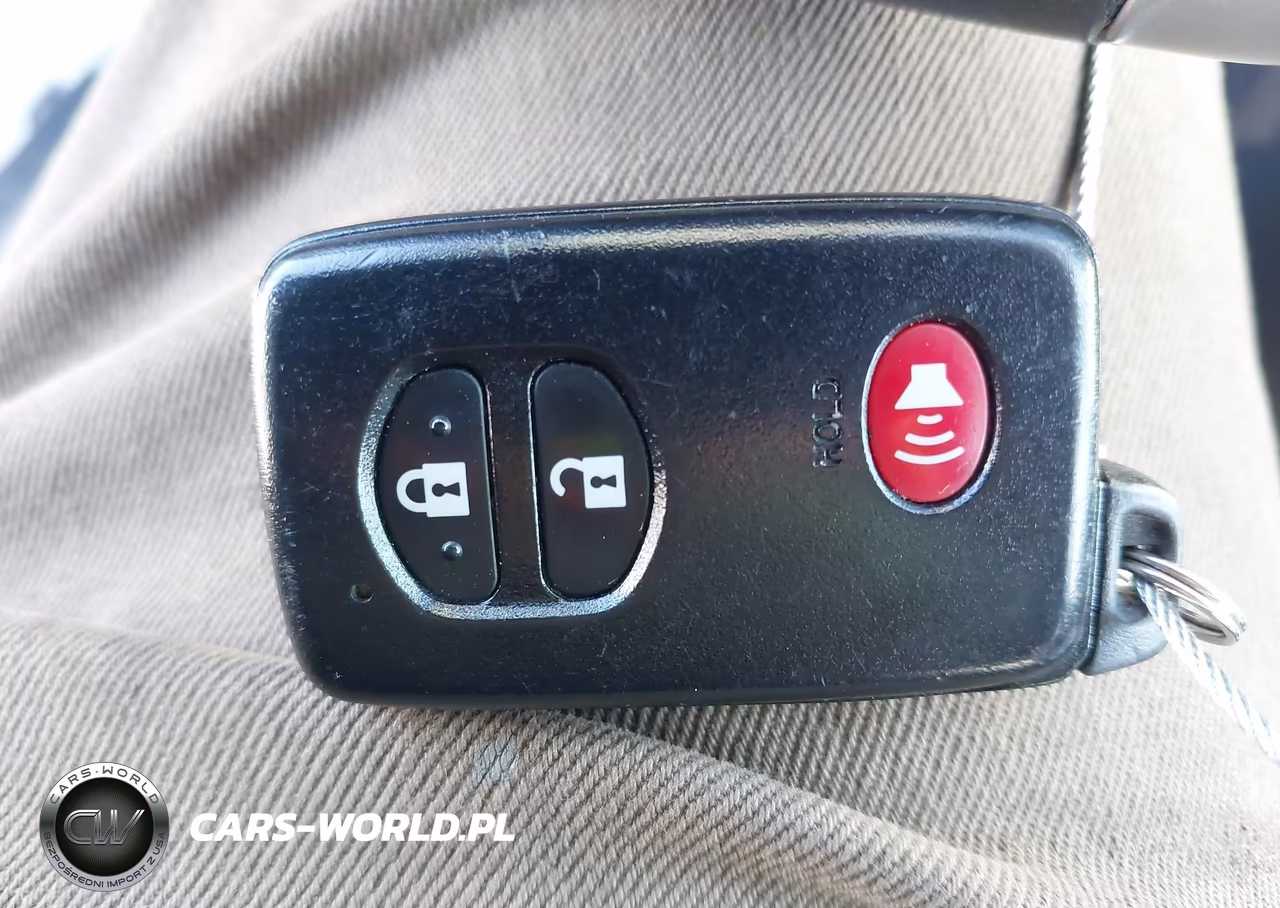 2014 Toyota Prius V Two VIN:JTDZN3EU8EJ008886 - 11