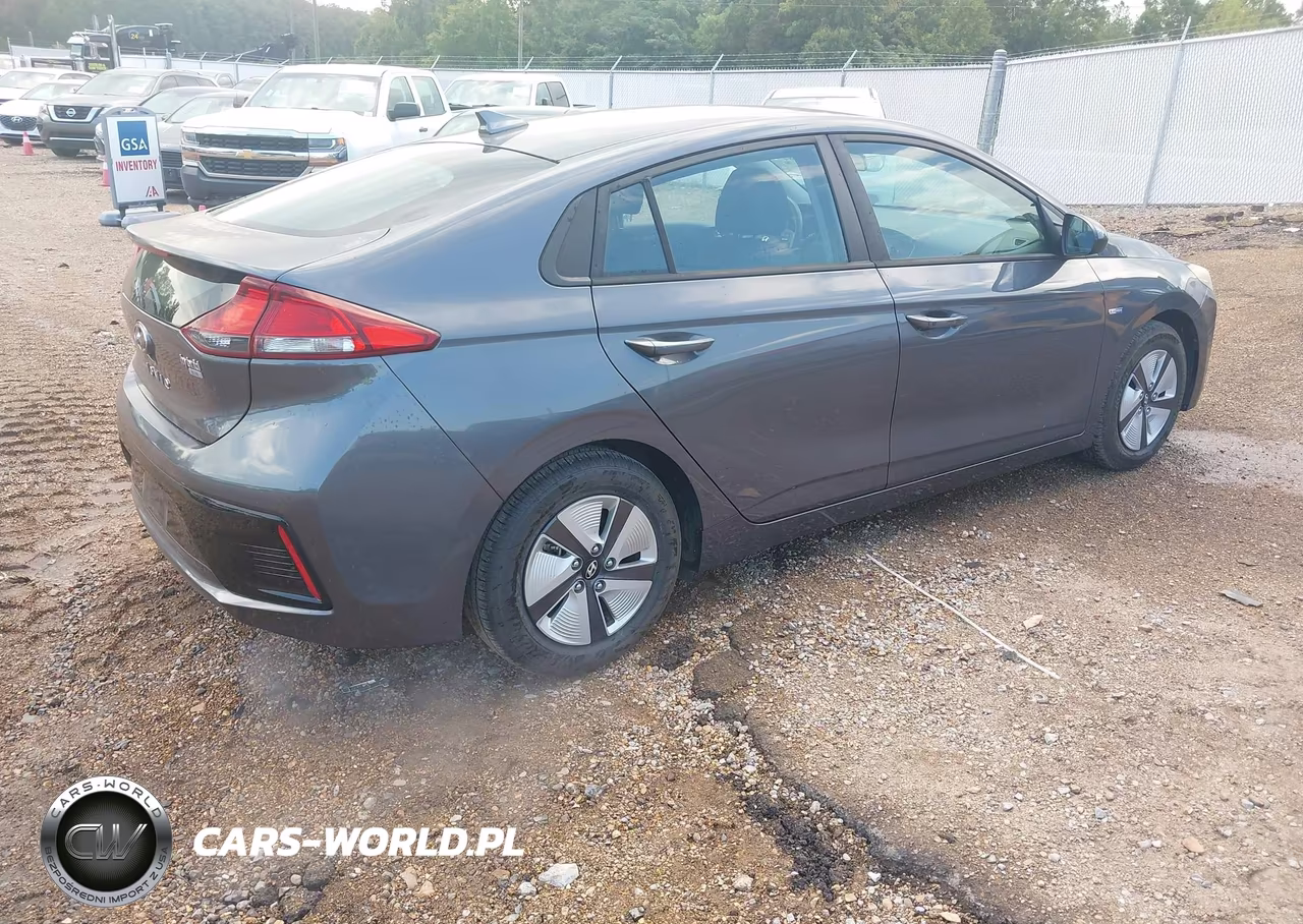2018 Hyundai Ioniq Hybrid Blue VIN:KMHC65LC0JU077150 - 4