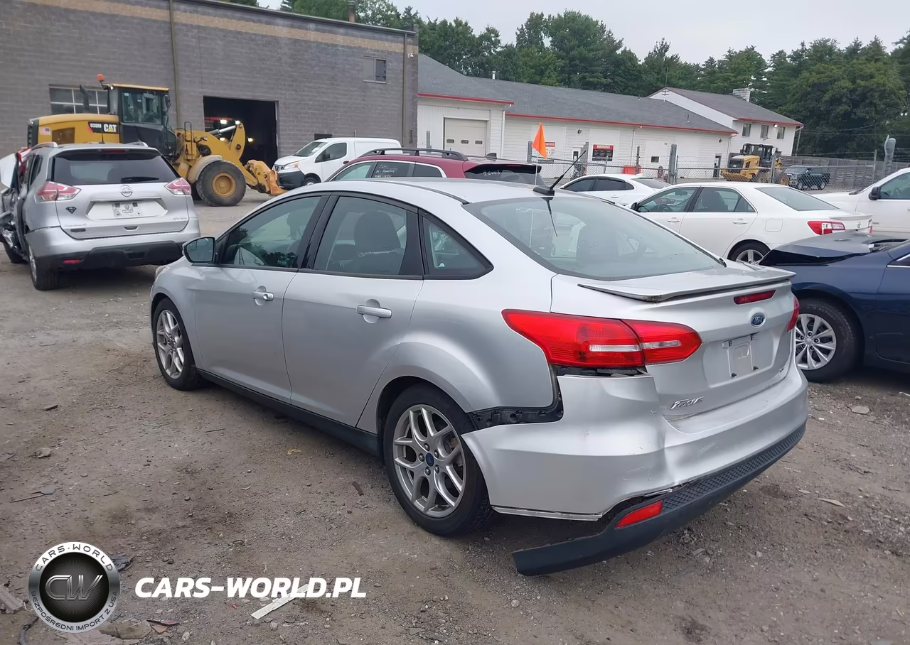 2015 Ford Focus Se VIN:1FADP3F26FL251710 - 3