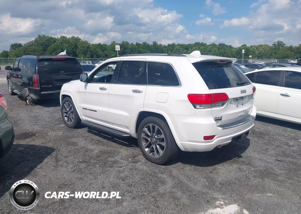 2018 Jeep Grand Cherokee Overland 4X4 VIN:1C4RJFCMXJC395990 - 3