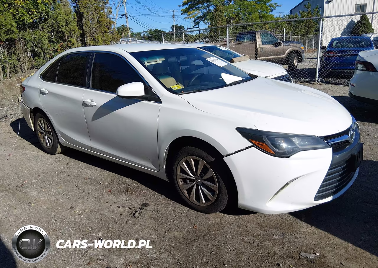 2015 Toyota Camry Le – zdjęcie 1 z 17