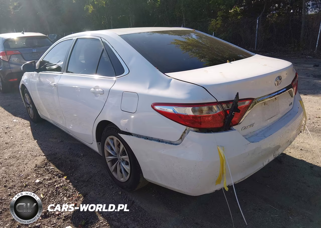 2015 Toyota Camry Le VIN:4T4BF1FK6FR506117 - 3