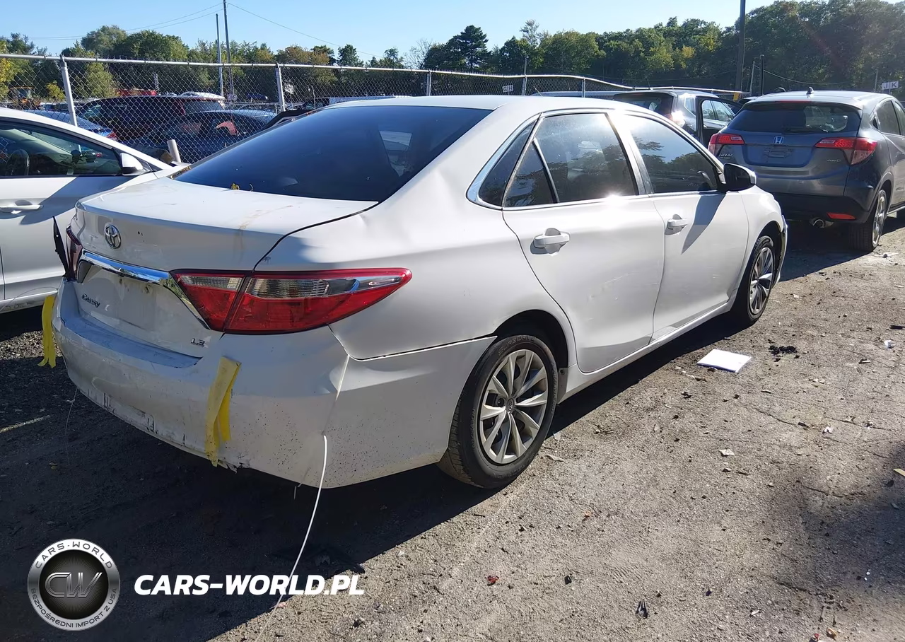 2015 Toyota Camry Le VIN:4T4BF1FK6FR506117 - 4