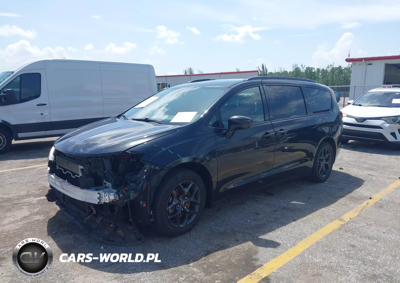 2020 Chrysler Pacifica Touring L VIN:2C4RC1BGXLR141103 - 2