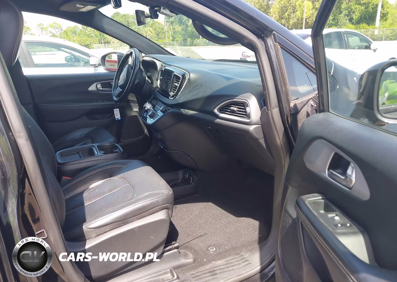 2020 Chrysler Pacifica Touring L VIN:2C4RC1BGXLR141103 - 5