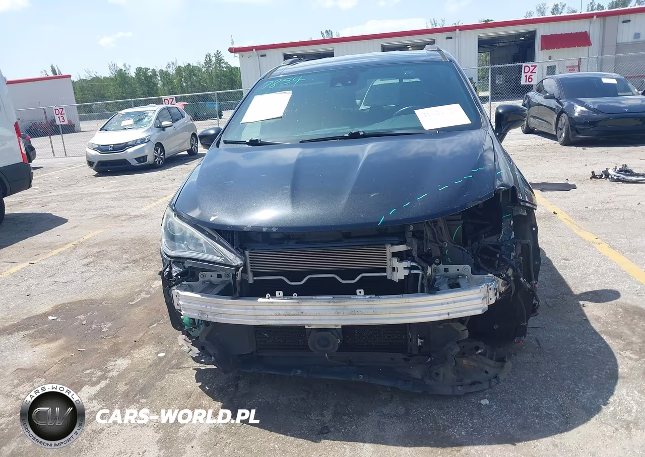 2020 Chrysler Pacifica Touring L VIN:2C4RC1BGXLR141103 - 6