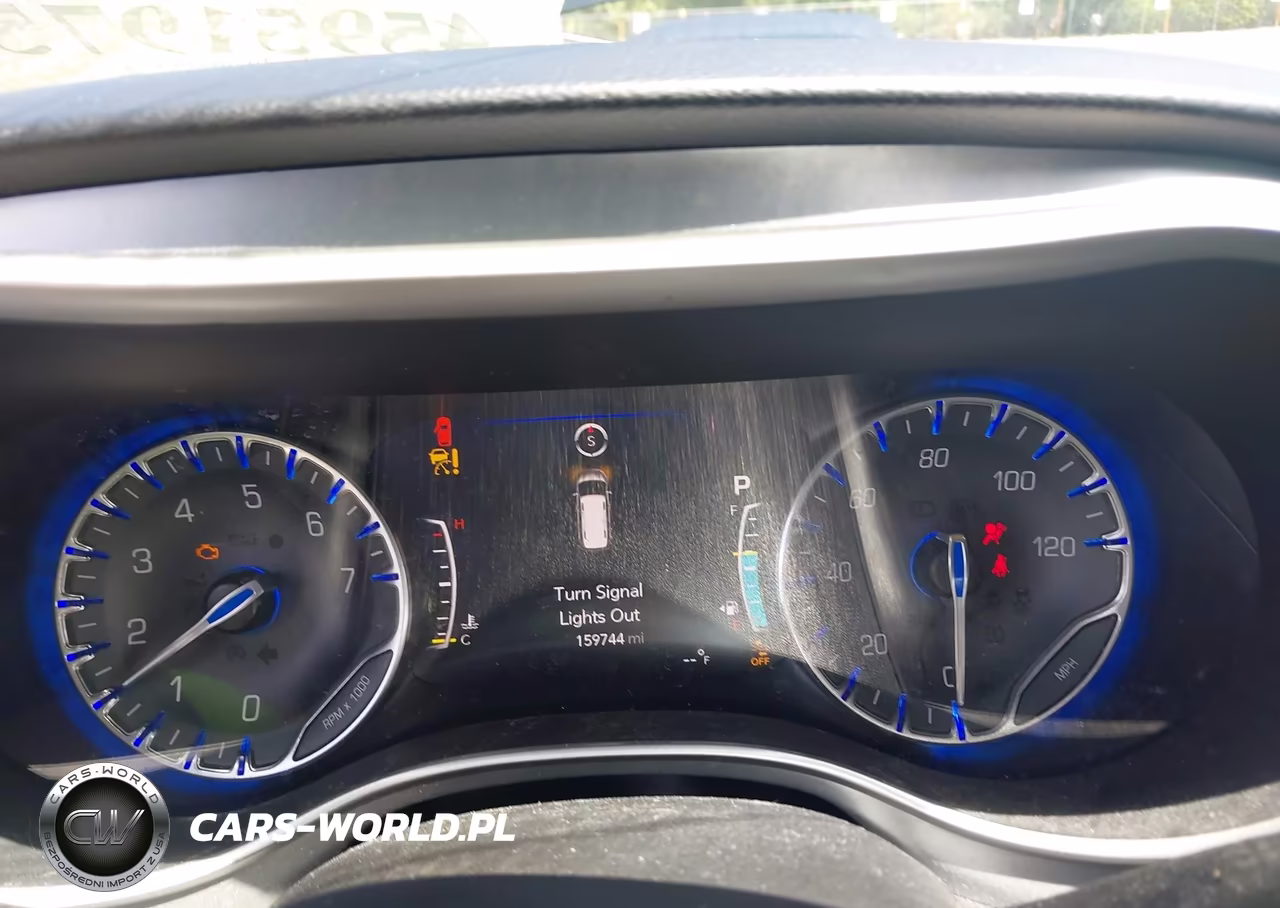 2020 Chrysler Pacifica Touring L VIN:2C4RC1BGXLR141103 - 7
