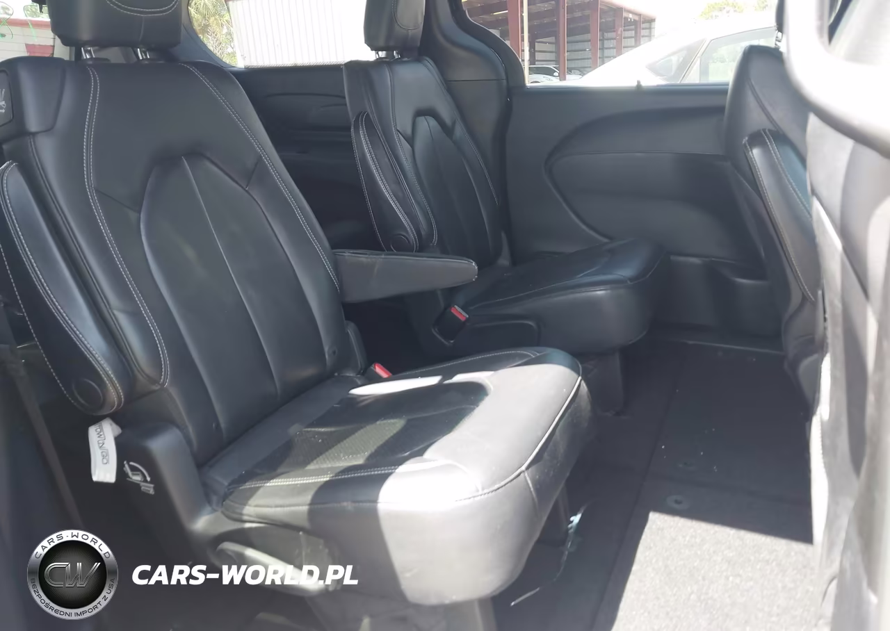 2020 Chrysler Pacifica Touring L VIN:2C4RC1BGXLR141103 - 8