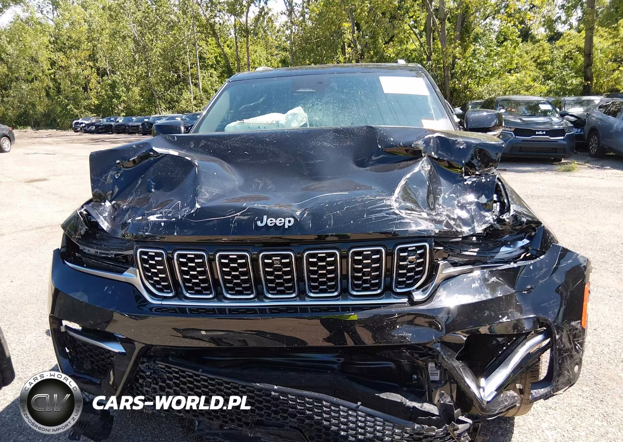 2023 Jeep Grand Cherokee Summit 4X4 VIN:1C4RJHEG7PC552435 - 11