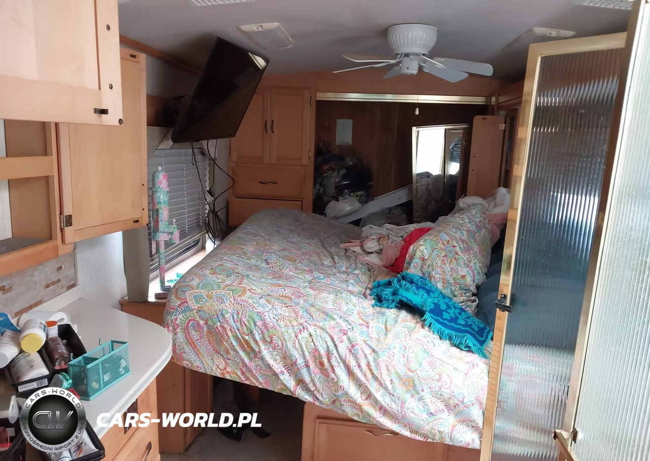 2001 Spartan Motors Motorhome 4Vz VIN:4VZBN22901C037940 - 8